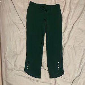 NWOT Old Navy teal green size small crop leggings. Never worn. WITH POCKETS